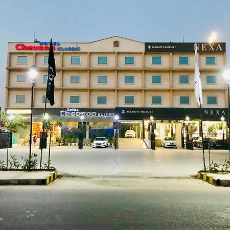 لوديانا Hotel Chevron Klassik المظهر الخارجي الصورة